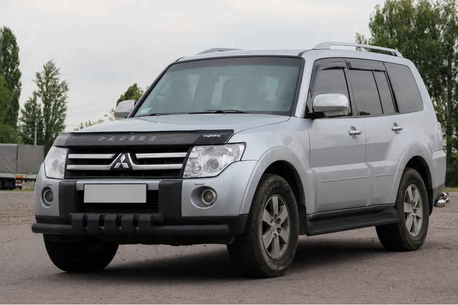 Mitsubishi Pajero Wagon III 1999–2006 Voorbumperbeschermer ST015 Black (RVS) Image