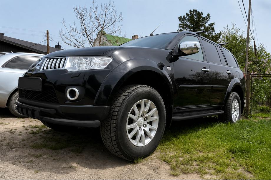 Mitsubishi Pajero Sport 2008–2015 Voorbumperbeschermer ST015 Black (RVS) Foto 1