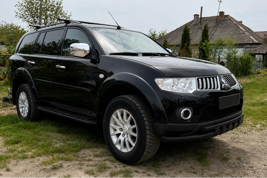 Mitsubishi Pajero Sport 2008–2015 Voorbumperbeschermer ST015 Black (RVS) Foto 2