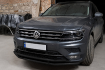Volkswagen Tiguan 2016–2023 Voorbescherming ST016 Black (RVS) foto 3