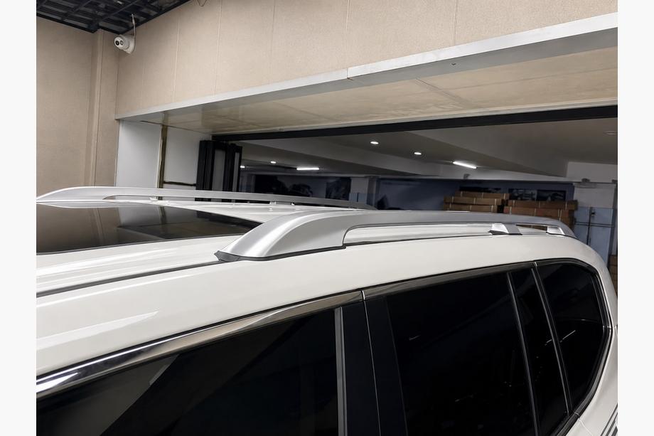 Toyota Land Cruiser 300 2021– OEM dakrails grijs (aluminium) Foto 1