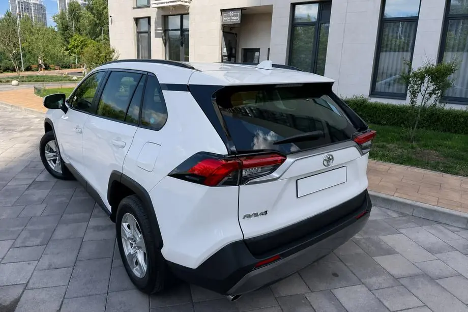 Toyota Rav 4 2019–2025 Geïntegreerde dakrails zwart OEM V2 (aluminium) Image