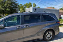 Toyota Sienna 2020– Geïntegreerde grijze OEM dakrails (aluminium) foto 2