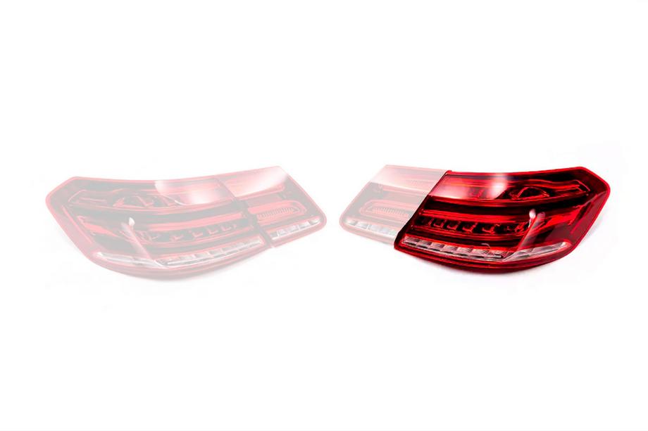 Mercedes E-klasse W212 2009–2016 Afgeprijsd! Achterlicht (rechts, op spatbord, facelift) Foto 1