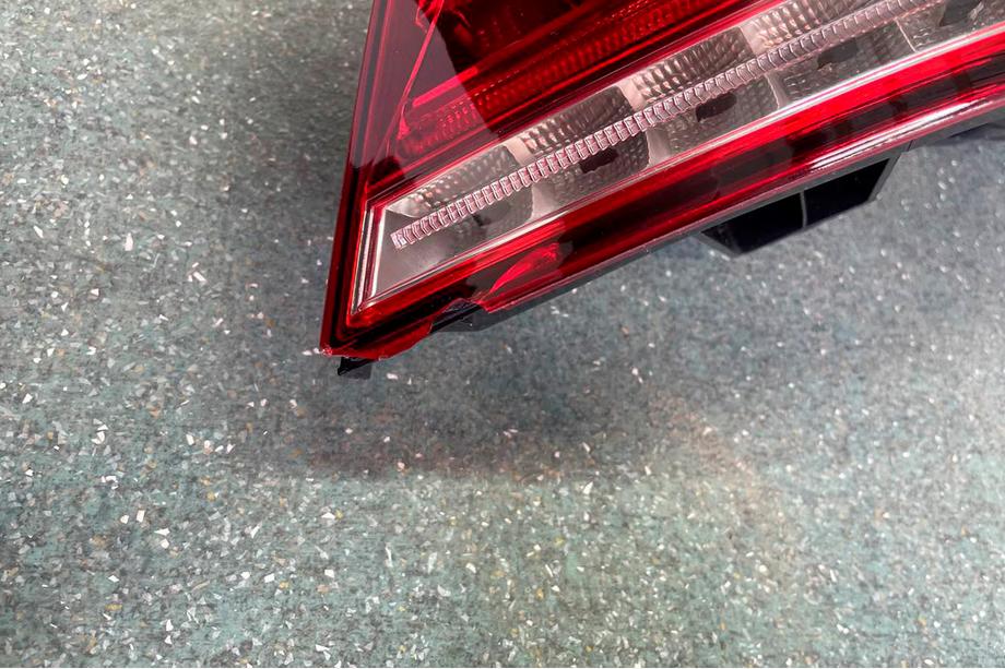 Mercedes E-klasse W212 2009–2016 Afgeprijsd! Achterlicht (rechts, op spatbord, facelift) Foto 2