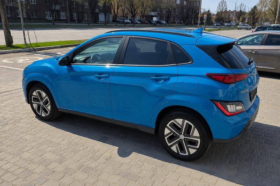Hyundai Kona 2017–2023 Zwarte OEM dakrails (aluminium, montage met lijm) Foto 2