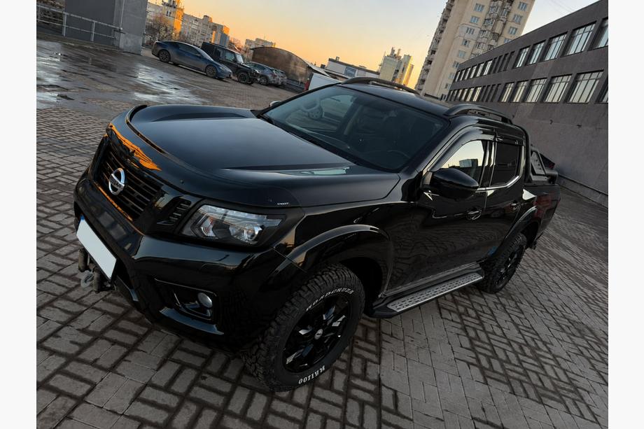 Nissan Navara/NP300 2016– Zwarte OEM dakrails (ABS-kunststof, montage met lijm) Foto 1
