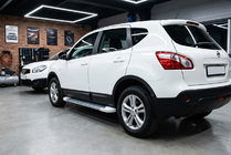 Nissan Qashqai 2007–2010 Side steps Allmond White (2 st., aluminium) foto 1