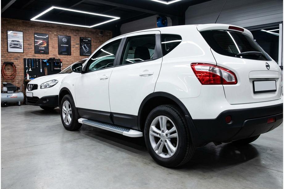 Nissan Qashqai 2007–2010 Side steps Allmond White (2 st., aluminium) Image