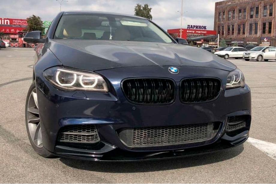 BMW 5 Serie F10/F11 2010–2016 Front bumper lip MP-Style (voor M-Performance, hoogglans zwart) Foto 4