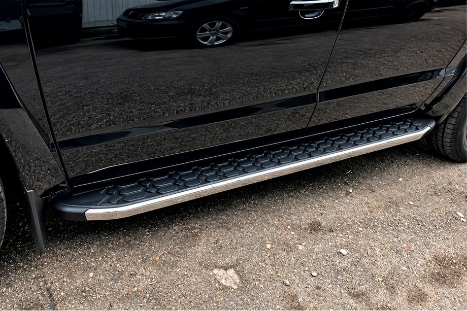Volkswagen Amarok 2010–2022 BlackLine side steps (2 stuks, aluminium) Image