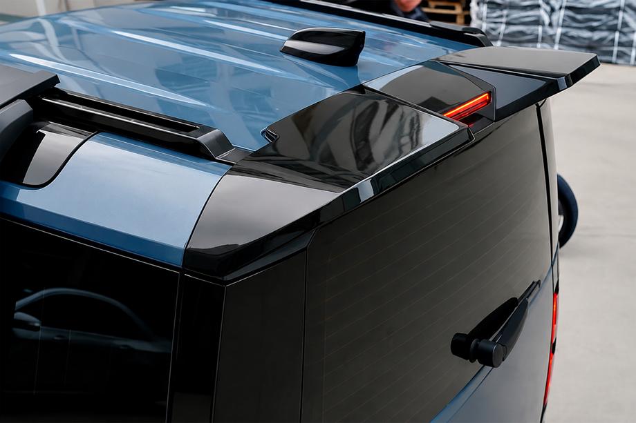 Land Rover Defender 2019– Spoiler V2 (zwart) Image