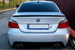 BMW E60: montage van een M5-style spoiler foto 3