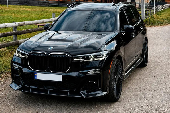 BMW X7 G07: carbon tuning voor voorbumper en LED-grille Foto 3