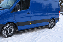 Volkswagen Crafter 2006–2016 Premium Black side steps (set 2 stuks, RVS) Ø60, middellange wielbasis foto 1