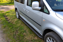 Volkswagen Caddy 2004–2010 Side steps Premium Black (2 stuks, RVS) foto 1