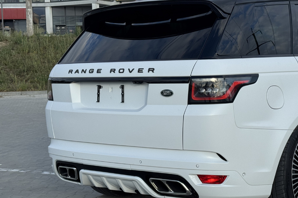 Range Rover Sport L494 2018–2022: montage van SVR-bodykit – ons werk Foto 6