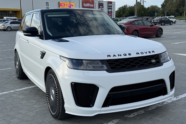 Range Rover Sport L494 2018–2022: montage van SVR-bodykit – ons werk Foto 3