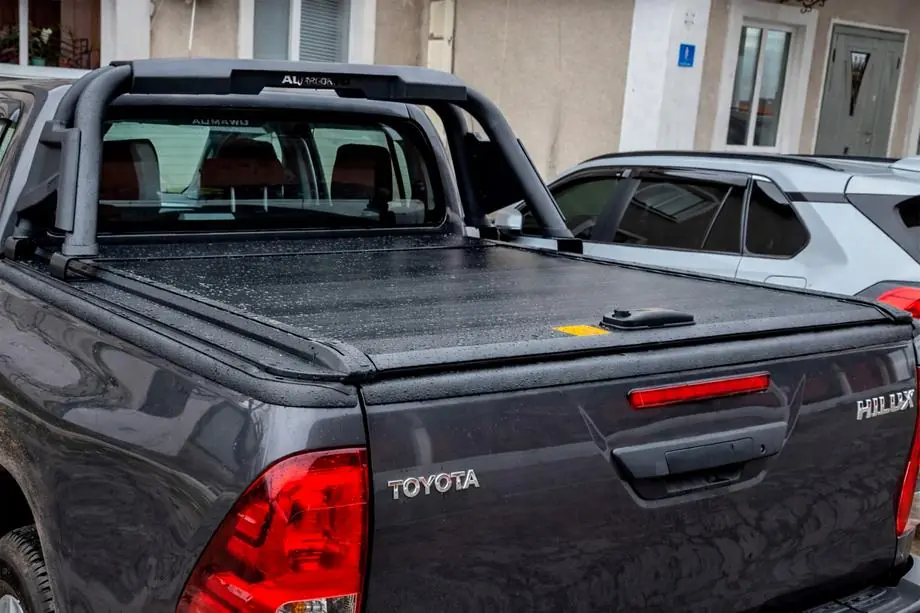 Toyota Hilux 2006–2015 OEM rolcover voor laadbak (2010-2015, handmatig met handgreep en slot) Foto 2