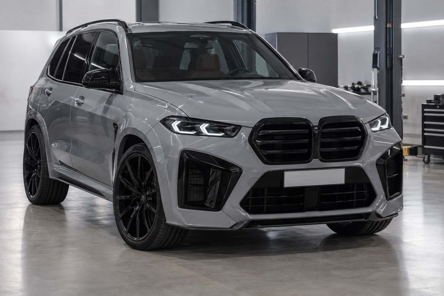 BMW X5 E70 en F15 in X5 M F95-stijl: kits, achterklep en upgrades