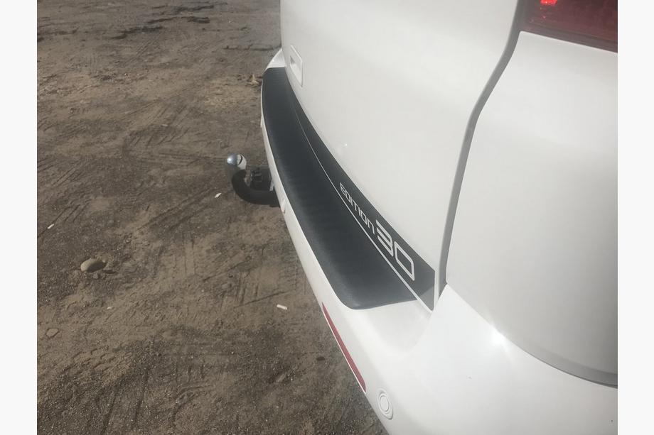 Volkswagen T5 Caravelle 2004–2010 Achterbumperbeschermer met opstaande rand (ABS-kunststof) Mat Foto 4