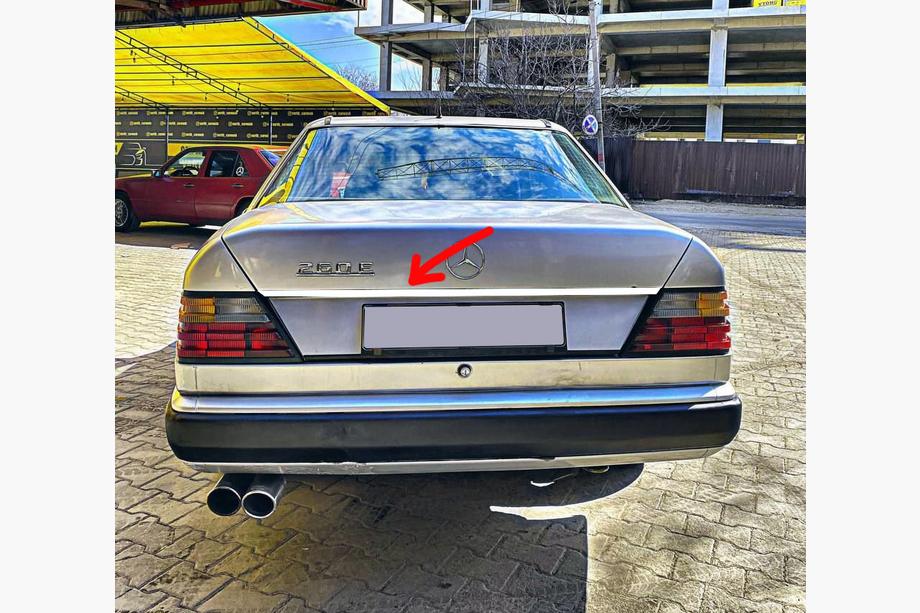 Mercedes E-class W124 1984–1997 RVS sierlijst voor kofferbakkleprand Foto 1