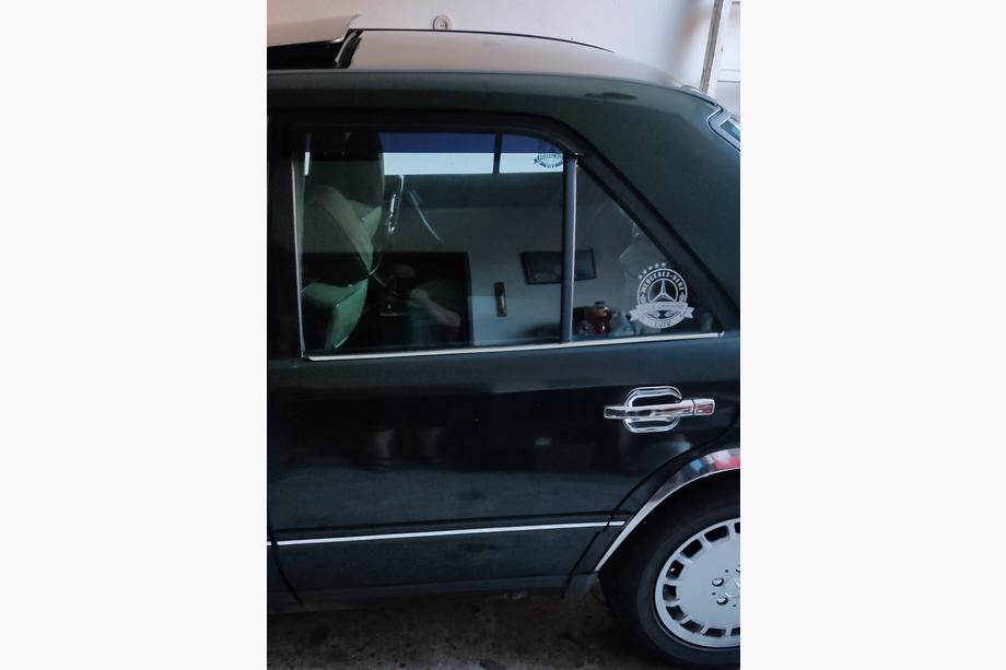 Mercedes E-class W124 1984–1997 Raamomlijsting (4-delig, RVS) Foto 4