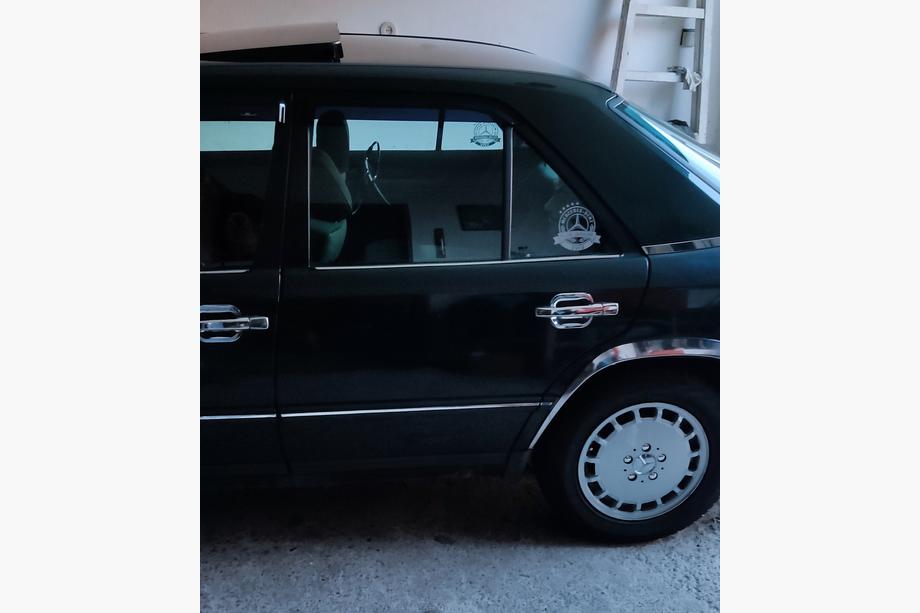 Mercedes E-class W124 1984–1997 Raamomlijsting (4-delig, RVS) Foto 1