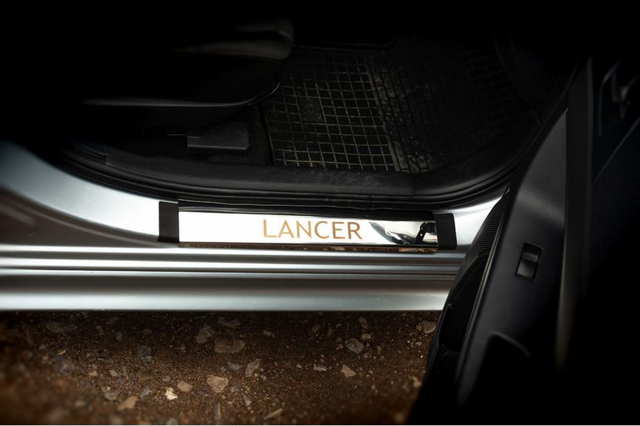 Mitsubishi Lancer X 2008– Instaplijsten (Carmos, 4 stuks, RVS) Foto 1