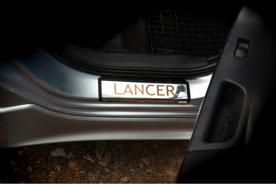 Mitsubishi Lancer X 2008– Instaplijsten (Carmos, 4 stuks, RVS) Foto 3