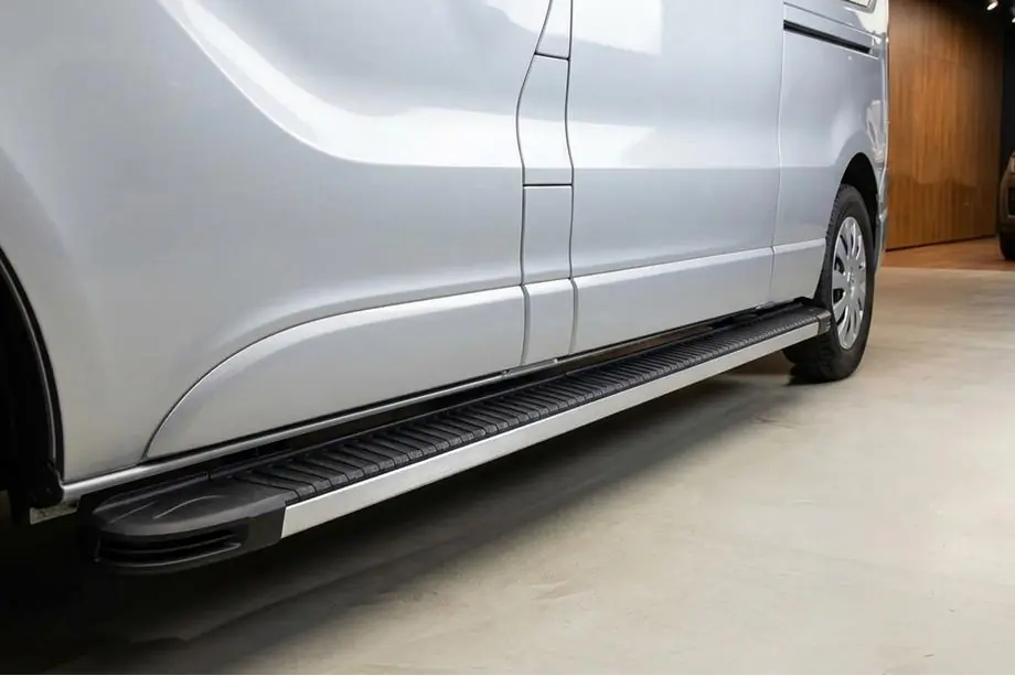 Opel Vivaro 2015–2019 Side steps Maya (2 stuks, aluminium) Image