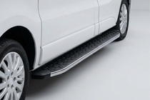 Opel Vivaro 2015–2019 BlackLine side steps (2 stuks, aluminium) Korte wielbasis foto 1