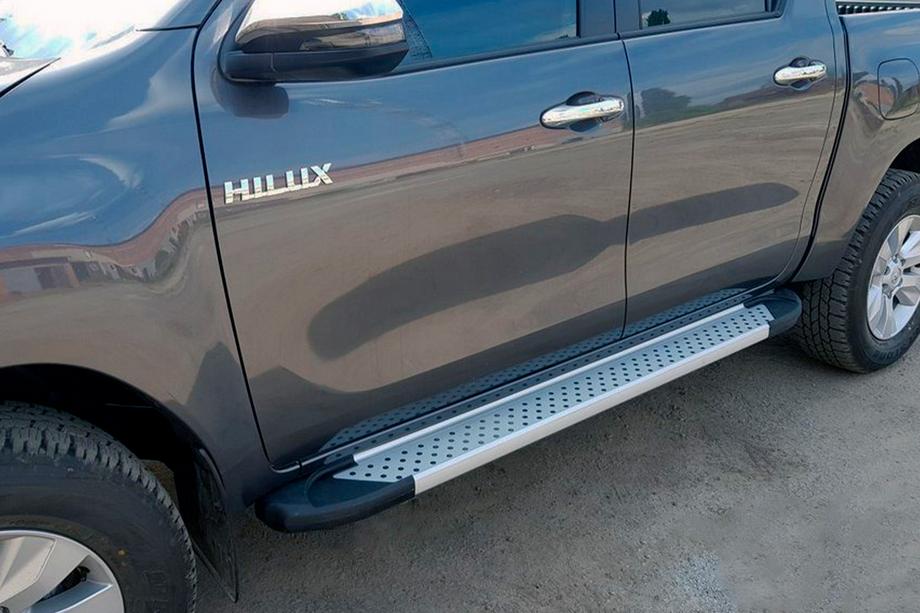 Toyota Hilux 2015– Side steps Allmond Grey (2 stuks, aluminium) Image