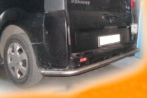 Renault Trafic 2001–2015 Achterbeschermbeugel met hoekstukken (RVS) foto 2