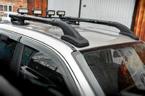 Volkswagen Amarok 2010–2022 Dakrails Black Shark (met dwarsdragers) foto 2