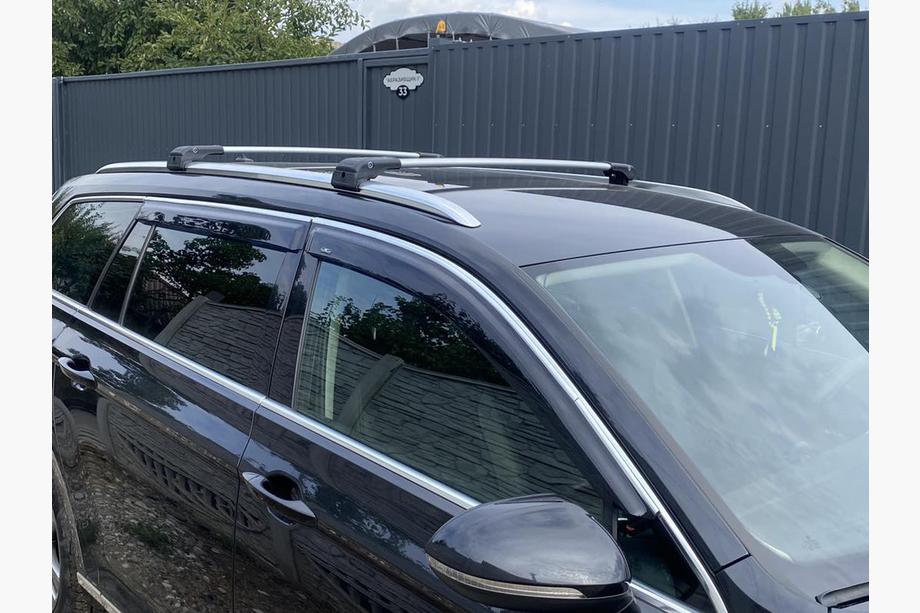 Volkswagen Passat B8 2015–2023 Dwarsdragers voor geïntegreerde dakrails, afsluitbaar met sleutel (2 stuks) Zwart Foto 4