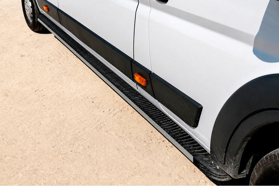 Citroen Jumper 2007–2025 Maya side steps (2 stuks, aluminium) Image