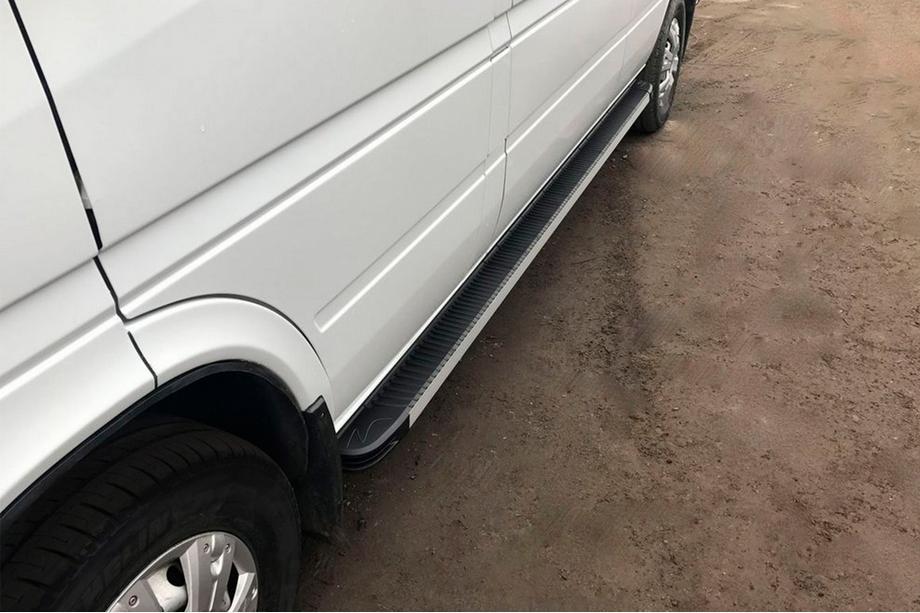 Mercedes Sprinter W901/902/903/904/905 1995–2006 Maya side steps (2 stuks, aluminium) Middellange wielbasis Image