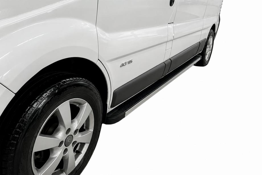Opel Vivaro 2001–2015 Maya side steps (2 stuks, aluminium) Lange wielbasis Image