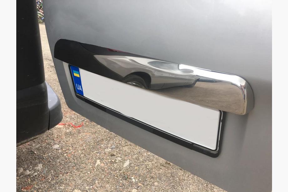 Renault Trafic 2015– RVS sierstrip boven kentekenplaat Image
