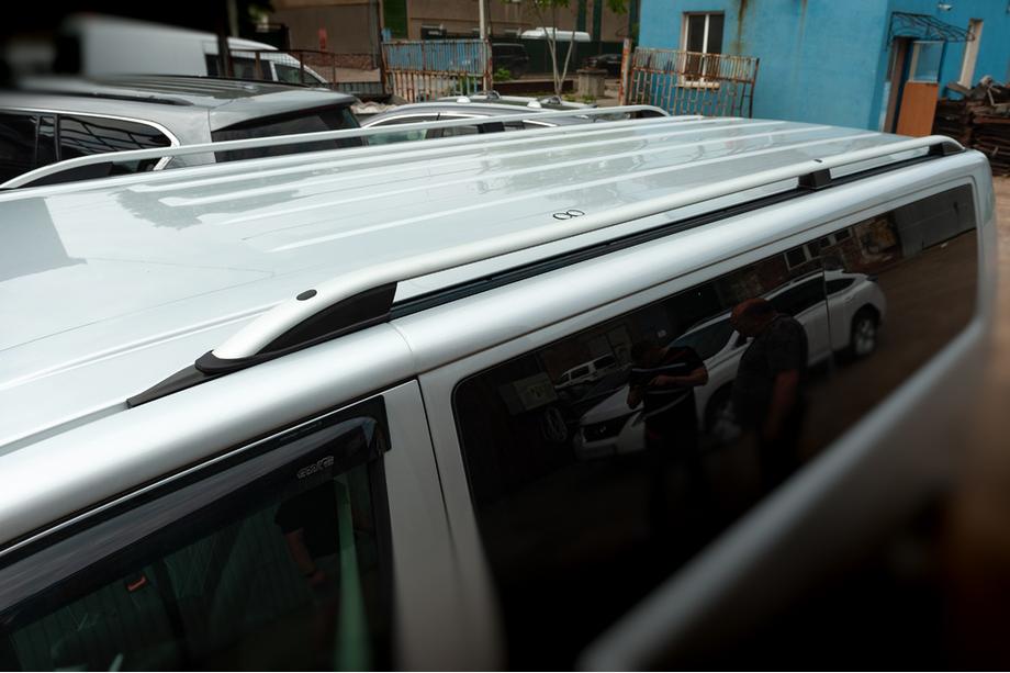 Volkswagen T6 2015–2024 Dakrails CROWN (mat grijs) Image