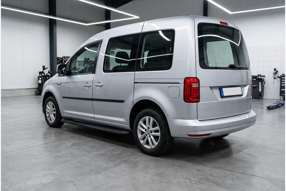 Volkswagen Caddy 2015–2020 Side steps Tayga Black (2 stuks, aluminium) Standaard basis Image