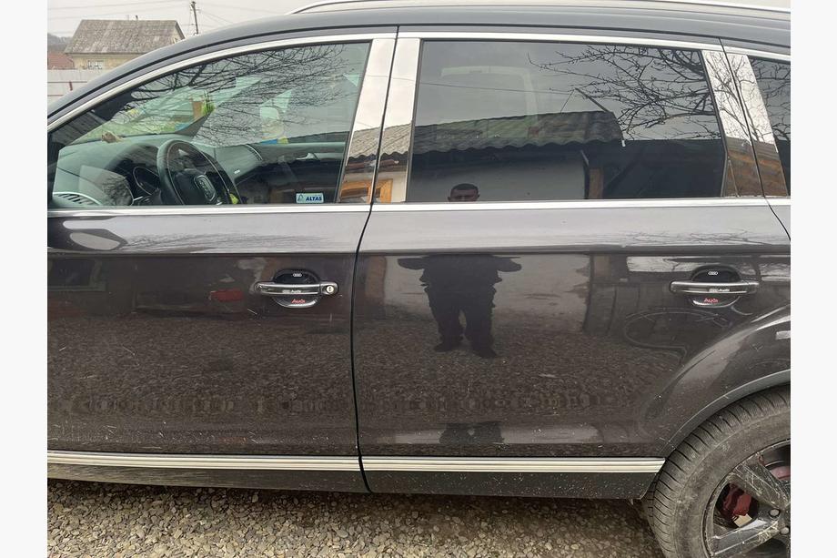 Audi Q7 2005–2015 Sierlijsten voor deurstijlen (RVS) Foto 1