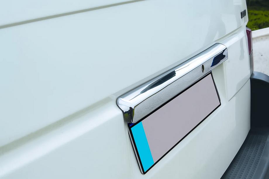 Volkswagen T4 Transporter 1990–2003 Chromen strip boven kenteken (RVS) Image