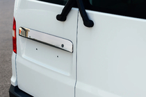 Volkswagen T5 Multivan 2003–2010 RVS sierlijst boven kenteken voor dubbele achterdeuren foto 1