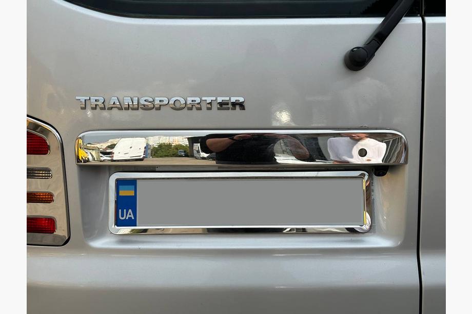 Volkswagen T5 Caravelle 2004–2010 RVS sierlijst boven kenteken voor openslaande achterdeuren Carmos - Turks staal Foto 8