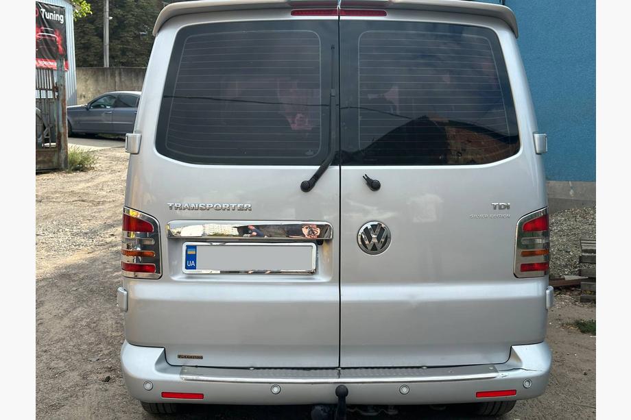 Volkswagen T5 Caravelle 2004–2010 RVS sierlijst boven kenteken voor openslaande achterdeuren Carmos - Turks staal Foto 10