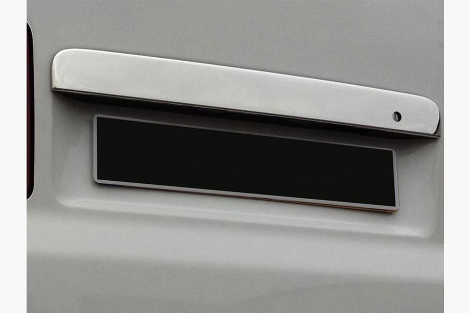 Volkswagen T5 Caravelle 2004–2010 RVS sierlijst boven kenteken voor openslaande achterdeuren Carmos - Turks staal Foto 2