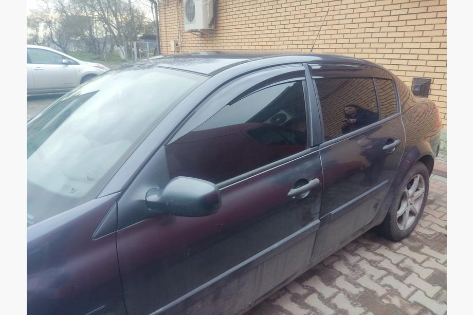 Renault Megane II 2004–2009 Raamwinddeflectoren SD (4 stuks, Perflex Sport) Image