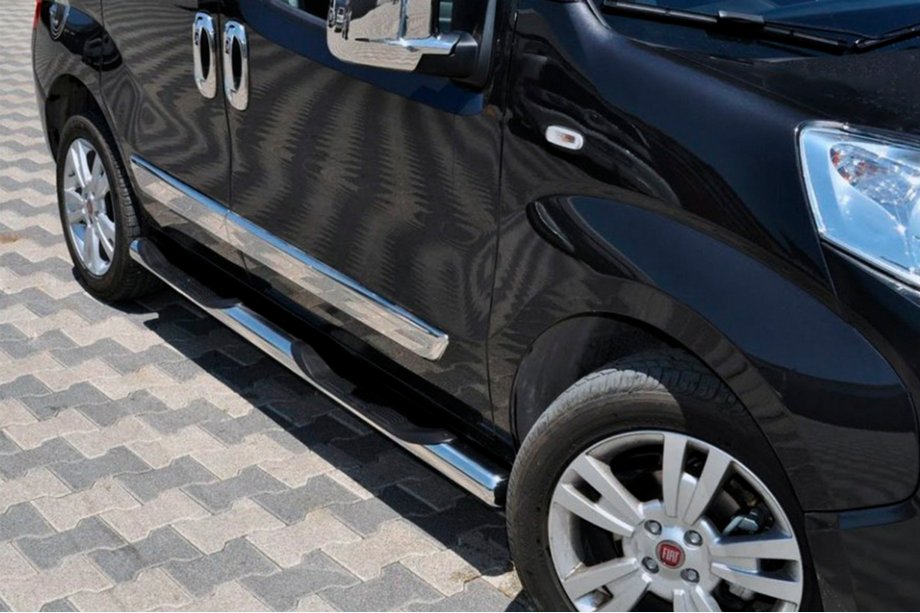 Fiat Fiorino/Qubo 2008–2024 Zijbuizen Ø70 (2 st., RVS) Foto 1